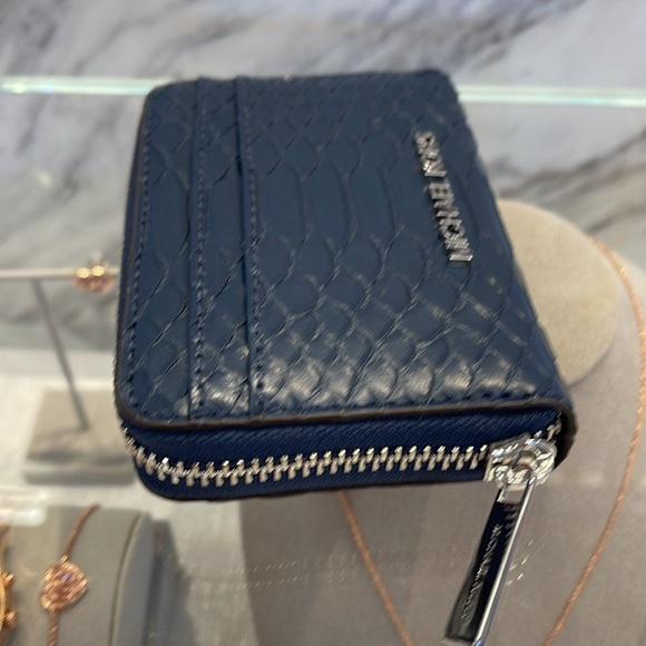 Michael Kors Women Medium Zip Around Card Case Coin Pouch Wallet Navy 
NWT - Picture 7 of 16